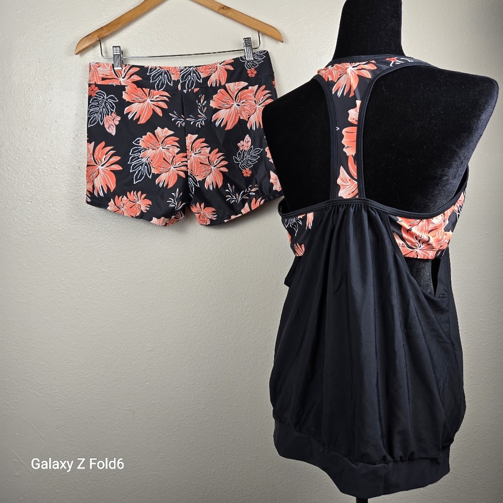 Hollipick Plus-Size Blouson Tankini Swim Set 14W – Black Floral Shorts + Flowing - Picture 2 of 9